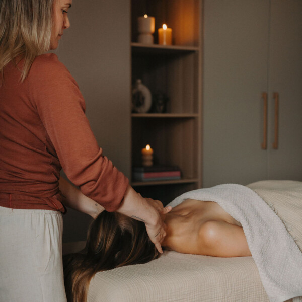Postpartum behandeling met ontspanningsmassage aan huis.