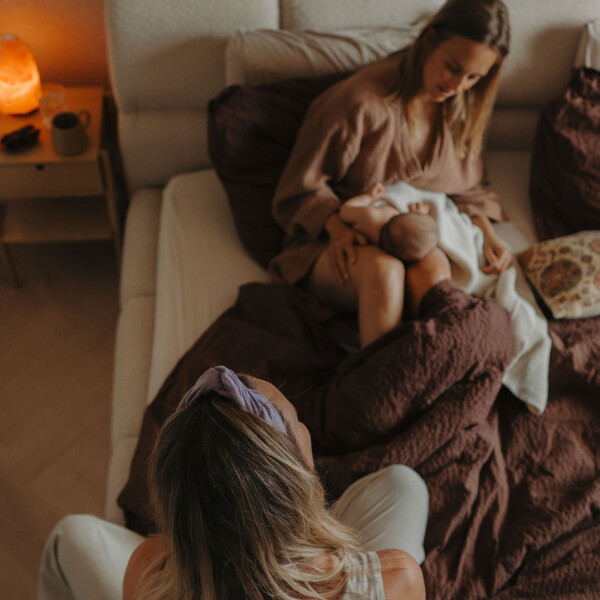 Postpartum behandeling met warme thee aan huis.
