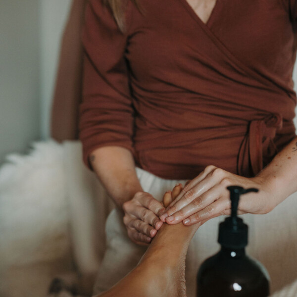 Postpartum behandeling met ontspanningsmassage aan huis.